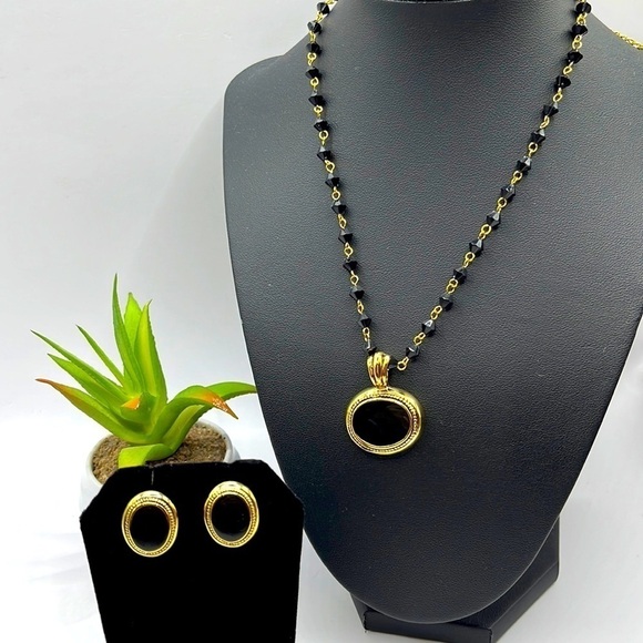 1928 Black and Gold Beaded Pendant Necklace Matching Earrings Set - Picture 3 of 10